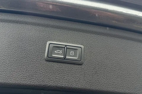 DC18XEO Audi Q5 2.0 TDI 40 S line S Tronic quattro Euro 6 (s/s) 5dr Thumbnail #31