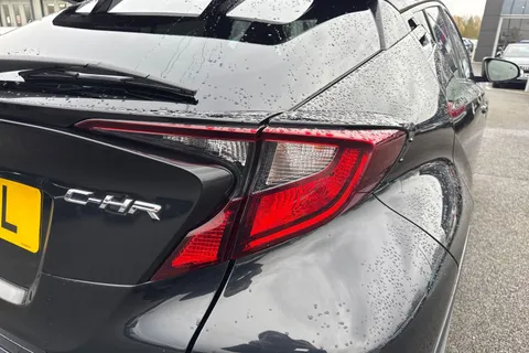 KV21HXL Toyota C-Hr 1.8 VVT-h Design CVT Euro 6 (s/s) 5dr Thumbnail #9