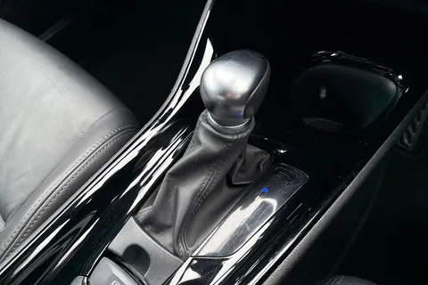 KV21HXL Toyota C-Hr 1.8 VVT-h Design CVT Euro 6 (s/s) 5dr Thumbnail #24