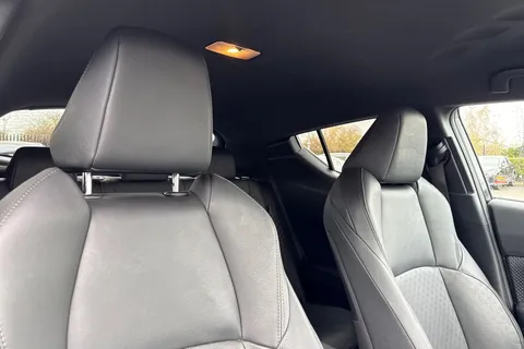 KV21HXL Toyota C-Hr 1.8 VVT-h Design CVT Euro 6 (s/s) 5dr Thumbnail #25