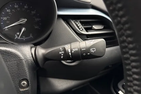 KV21HXL Toyota C-Hr 1.8 VVT-h Design CVT Euro 6 (s/s) 5dr Thumbnail #44