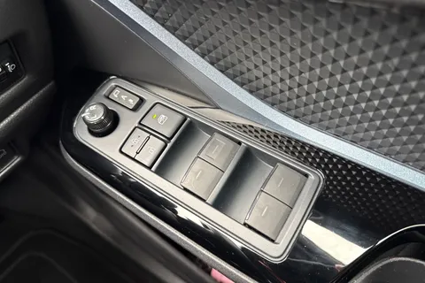 KV21HXL Toyota C-Hr 1.8 VVT-h Design CVT Euro 6 (s/s) 5dr Thumbnail #45