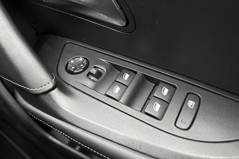 HN72XNU PEUGEOT e-2008 50kWh GT Auto 5dr (7kW Charger) Thumbnail #44