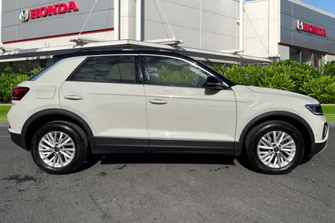 MT23PWK Volkswagen T-Roc 1.0 TSI Life 5dr Thumbnail #4