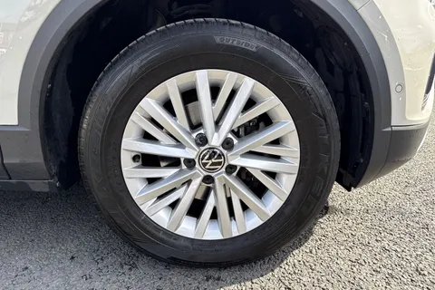 MT23PWK Volkswagen T-Roc 1.0 TSI Life 5dr Thumbnail #12