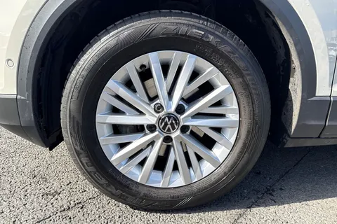 MT23PWK Volkswagen T-Roc 1.0 TSI Life 5dr Thumbnail #13