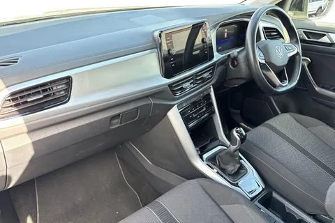 MT23PWK Volkswagen T-Roc 1.0 TSI Life 5dr Thumbnail #16