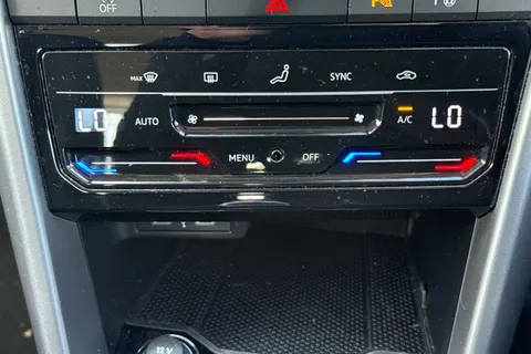 MT23PWK Volkswagen T-Roc 1.0 TSI Life 5dr Thumbnail #21