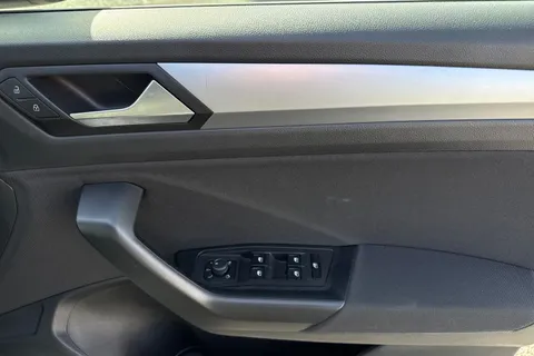 MT23PWK Volkswagen T-Roc 1.0 TSI Life 5dr Thumbnail #23