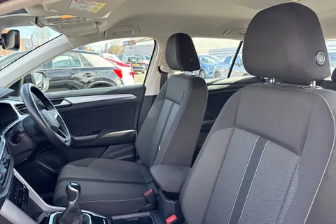 MT23PWK Volkswagen T-Roc 1.0 TSI Life 5dr Thumbnail #32