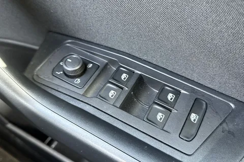 MT23PWK Volkswagen T-Roc 1.0 TSI Life 5dr Thumbnail #39