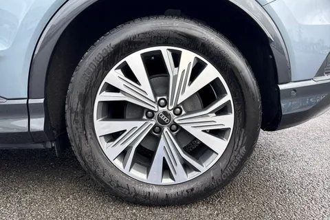 12 of 66 for Audi Q4 e-tron Q4 Sport 45 e-tron 210,00 kW