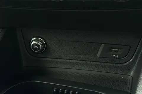 DS72EHU Audi Q2 Sport 35 TFSI 150 PS 6-speed Thumbnail #44