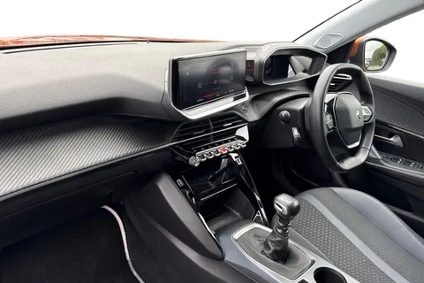 BG20KKT PEUGEOT 2008 1.2 PureTech Allure Premium Euro 6 (s/s) 5dr Thumbnail #16