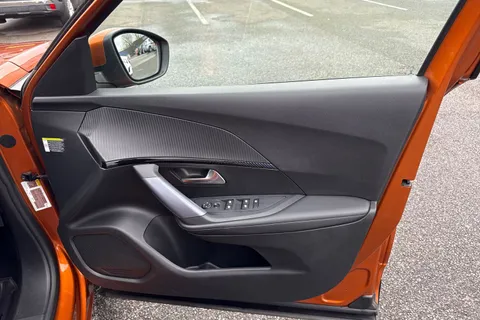 BG20KKT PEUGEOT 2008 1.2 PureTech Allure Premium Euro 6 (s/s) 5dr Thumbnail #22