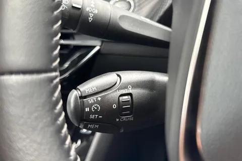 BG20KKT PEUGEOT 2008 1.2 PureTech Allure Premium Euro 6 (s/s) 5dr Thumbnail #40