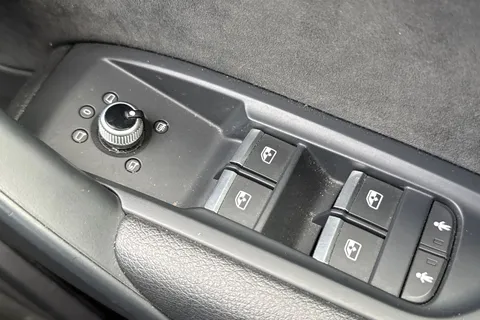 YE20YDL Audi Q5 50 TFSI e Quattro S Line 5dr S Tronic Thumbnail #43