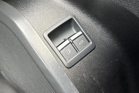 YE20YDL Audi Q5 50 TFSI e Quattro S Line 5dr S Tronic Thumbnail #50