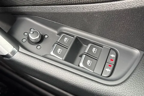 DS22UNH Audi Q2 1.0 TFSI 30 Black Edition Euro 6 (s/s) 5dr Thumbnail #38