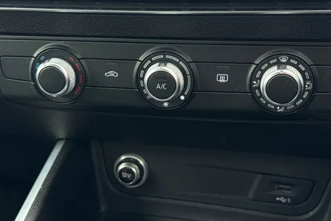 22 of 62 for Audi Q2 S line 40 TFSI quattro 190 PS S tronic