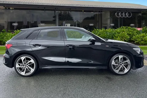 DN24TFV Audi A3 Sportback Black Edition 35 TFSI  150 PS S tronic Thumbnail #4