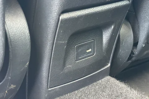 BN72XJU Mercedes-Benz A Class 2.0 A200d AMG Line Night Edition (Premium Plus) 8G-DCT Euro 6 (s/s) 4dr Thumbnail #34