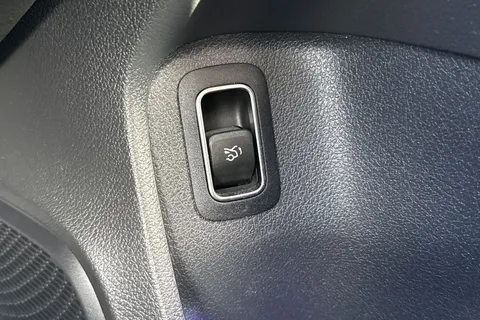 BN72XJU Mercedes-Benz A Class 2.0 A200d AMG Line Night Edition (Premium Plus) 8G-DCT Euro 6 (s/s) 4dr Thumbnail #53