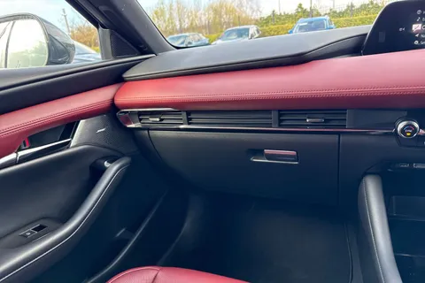 LS69AUX Mazda Mazda3 2.0 SKYACTIV-X MHEV GT Sport Tech Auto Euro 6 (s/s) 5dr Thumbnail #21