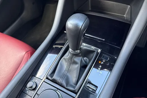 LS69AUX Mazda Mazda3 2.0 SKYACTIV-X MHEV GT Sport Tech Auto Euro 6 (s/s) 5dr Thumbnail #24