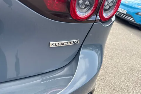 LS69AUX Mazda Mazda3 2.0 SKYACTIV-X MHEV GT Sport Tech Auto Euro 6 (s/s) 5dr Thumbnail #34