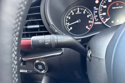 LS69AUX Mazda Mazda3 2.0 SKYACTIV-X MHEV GT Sport Tech Auto Euro 6 (s/s) 5dr Thumbnail #42