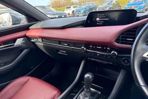 LS69AUX Mazda Mazda3 2.0 SKYACTIV-X MHEV GT Sport Tech Auto Euro 6 (s/s) 5dr Thumbnail #47