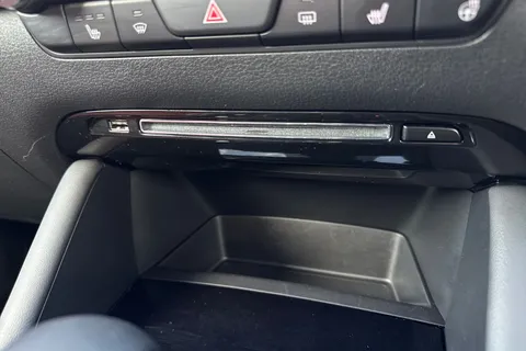 LS69AUX Mazda Mazda3 2.0 SKYACTIV-X MHEV GT Sport Tech Auto Euro 6 (s/s) 5dr Thumbnail #57