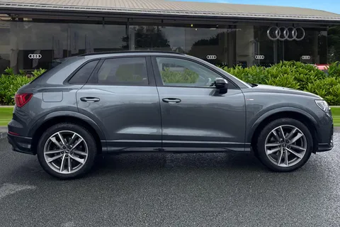 DX71TNZ Audi Q3 Black Edition 35 TFSI 150 PS S tronic Thumbnail #4