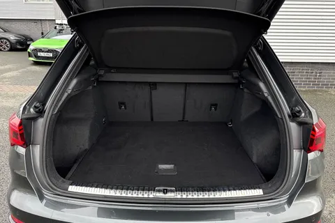 DX71TNZ Audi Q3 Black Edition 35 TFSI 150 PS S tronic Thumbnail #7