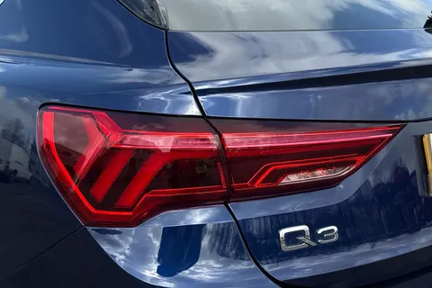 PF22OXE Audi Q3 S line 40 TDI quattro 200 PS S tronic Thumbnail #9