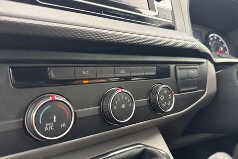 22 of 64 for Volkswagen Transporter 2.0 TDI 110 Highline 4 Berth Camper