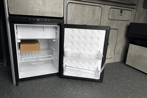 38 of 64 for Volkswagen Transporter 2.0 TDI 110 Highline 4 Berth Camper