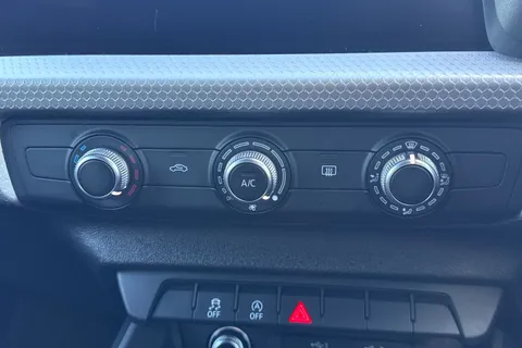 PY24KXN Audi A1 Black Edition 25 TFSI 95 PS 5-speed Thumbnail #23