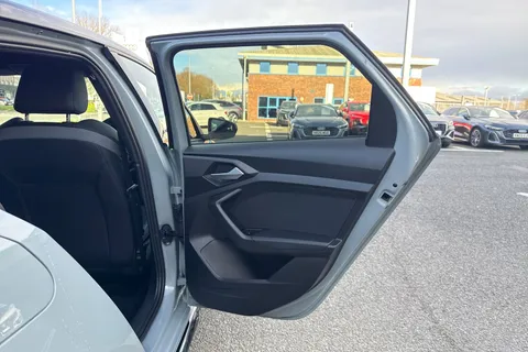 PY24KXN Audi A1 Black Edition 25 TFSI 95 PS 5-speed Thumbnail #35