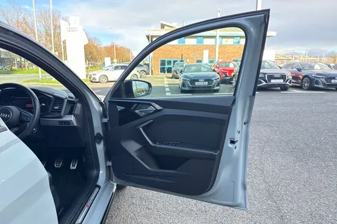 PY24KXN Audi A1 Black Edition 25 TFSI 95 PS 5-speed Thumbnail #37