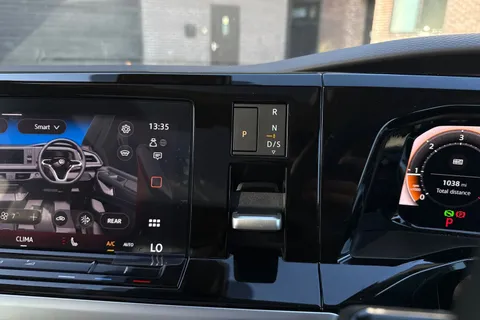 PF75AUU Volkswagen Multivan 2.0 TDI Style 5dr LWB DSG Thumbnail #23