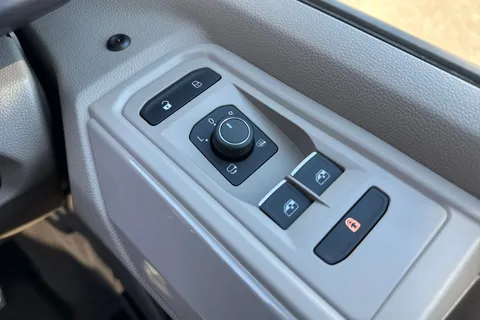 PF75AUU Volkswagen Multivan 2.0 TDI Style 5dr LWB DSG Thumbnail #41