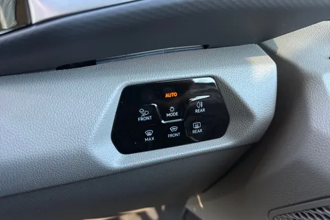 PF75AUU Volkswagen Multivan 2.0 TDI Style 5dr LWB DSG Thumbnail #43