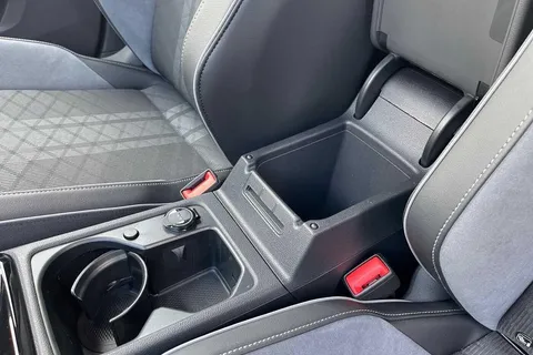 CX73ONH Volkswagen Golf 1.5 TSI (130ps) R-Line EVO Thumbnail #37