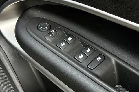 GU75LMF Jeep Avenger 1.2 Summit Euro 6 (s/s) 5dr Thumbnail #24