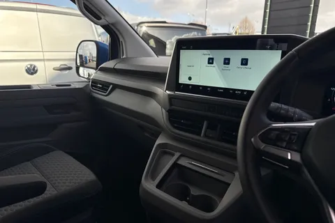 MF26FJU Volkswagen Campervan Commerce PRO auto Thumbnail #15