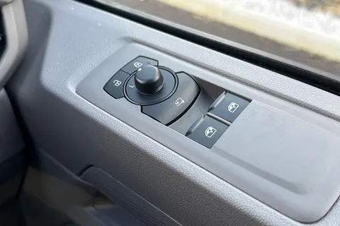 MF26FJU Volkswagen Campervan Commerce PRO auto Thumbnail #18