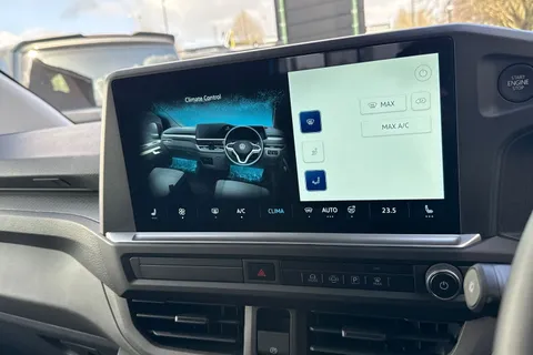 MF26FJU Volkswagen Campervan Commerce PRO auto Thumbnail #19