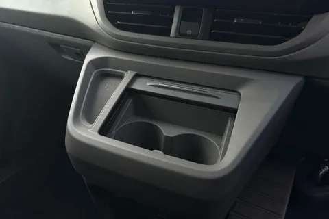 MF26FJU Volkswagen Campervan Commerce PRO auto Thumbnail #20